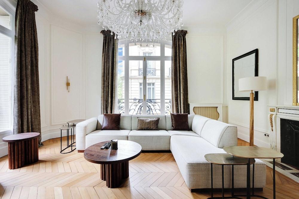 Spacious Apartment - 2br/4p - Arc de Triomphe Featured Image