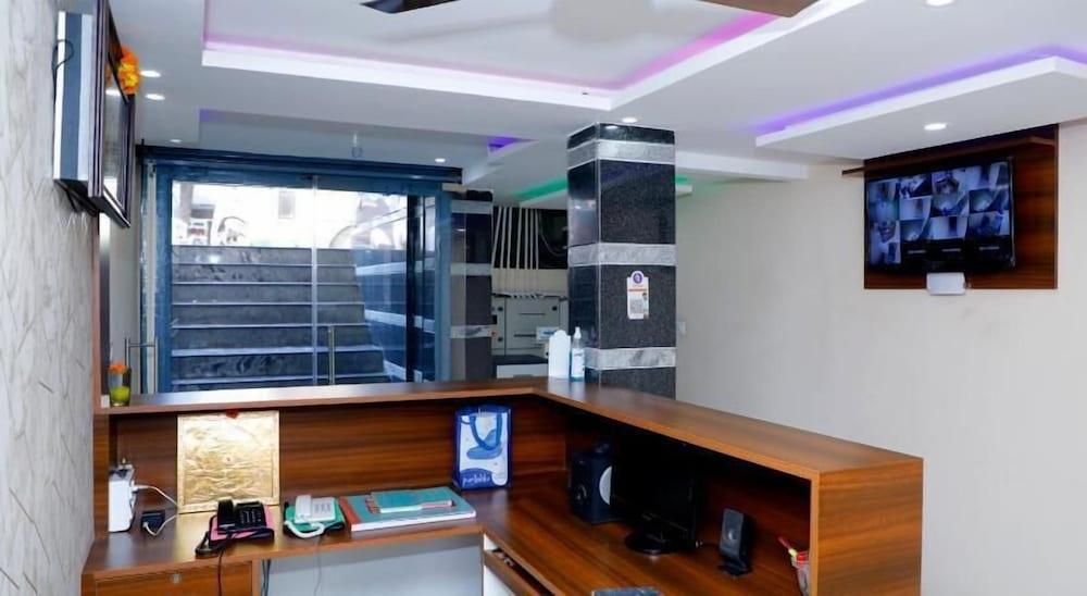 سي آر ي ر رزيدنسي مادانابالي منطقة الاستقبال