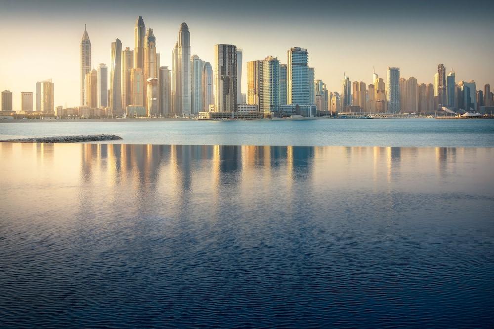 فندق دوكس ذا بالم دبي حمام سباحة لا متناهي