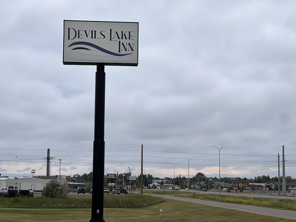 ديفيلز ليك إن باي أو واي يار ديفيلز ليك ريجونال ٔيربورت تفاصيل الفندق من الخارج