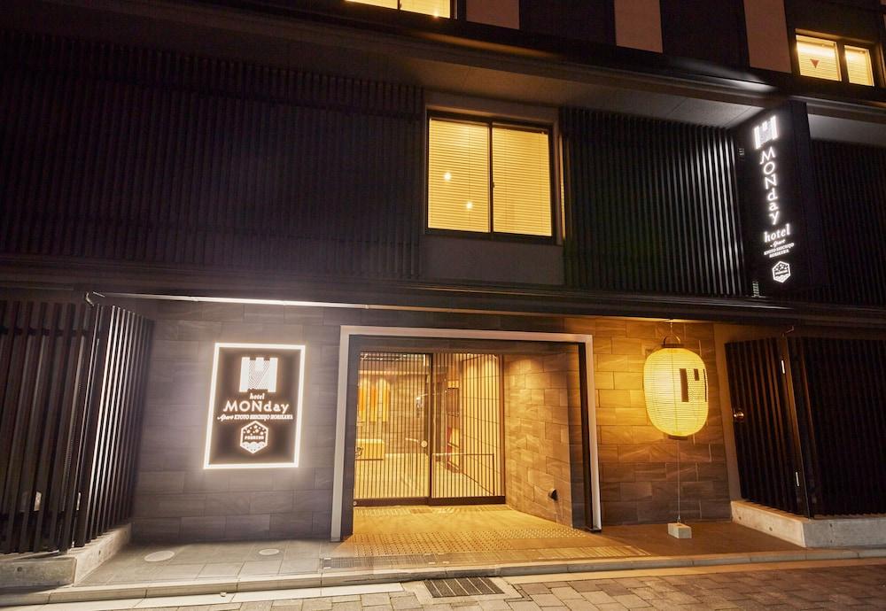 مونداي أبارت بريميوم كيوتو ستيشن