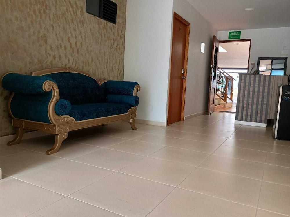 أبارتاهوتل لا فيلا سانت ا ف دي آنت منطقة الاستقبال