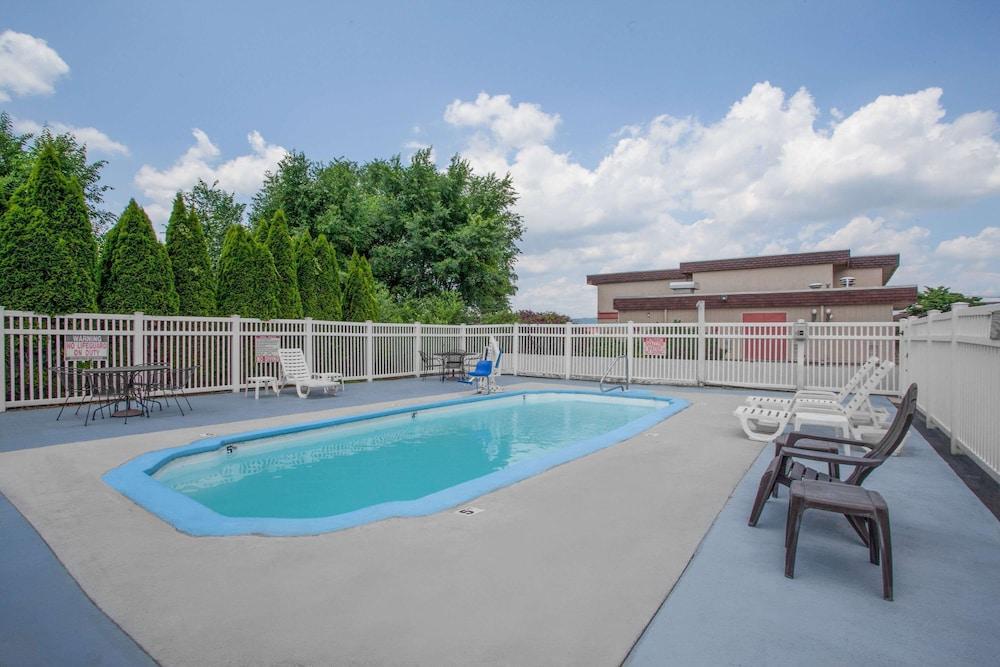 سوبر 8 باي ويندام كارلايل نورث زحليقة مائية