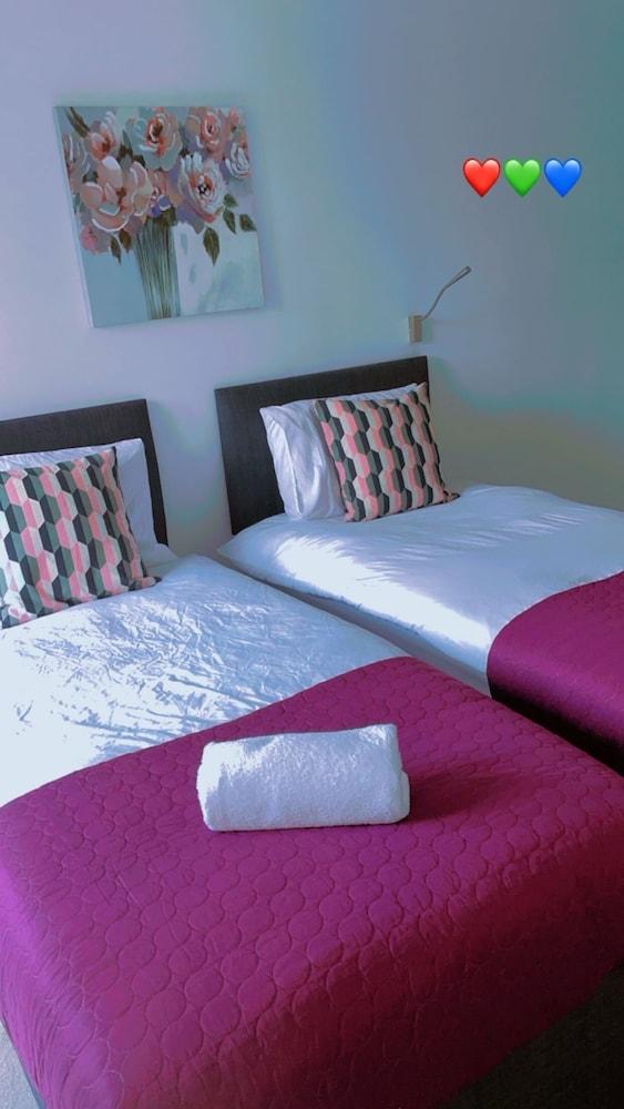 ذا ريدجمونت سات ألبانس هي ستريت- نير لوتون أيربورت -ترين ستيشن -بالكوني غرفة