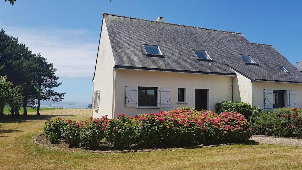 فيلا إن بلوجاسنو ويذ ستونينج سي فيوز الصورة الأساسية