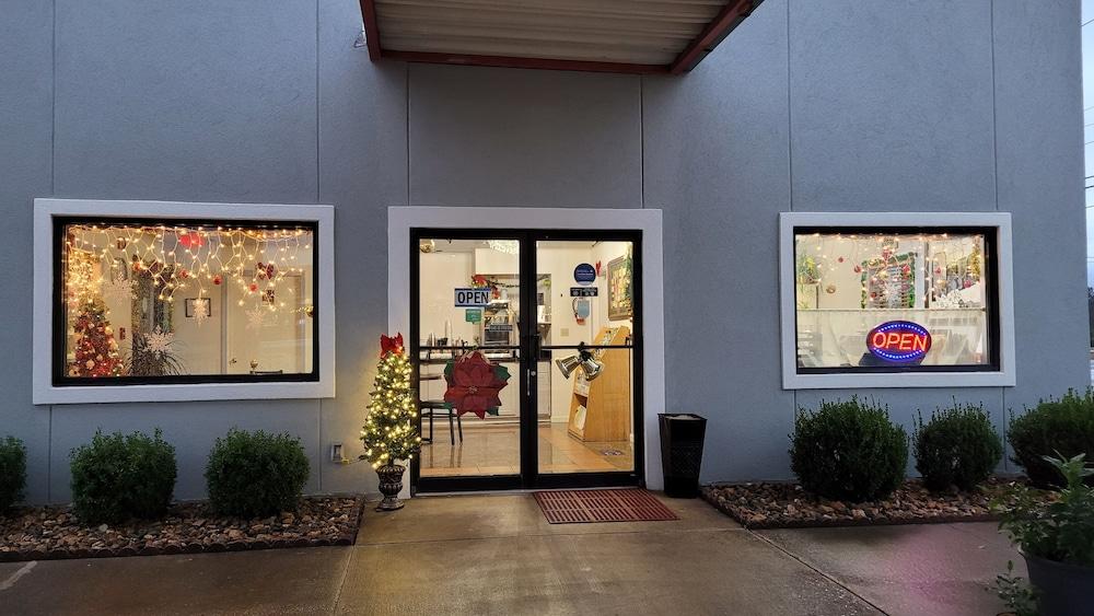 سوبر 8 باي ويندام أركادلفيا كادو فالي أريا منطقة الاستقبال