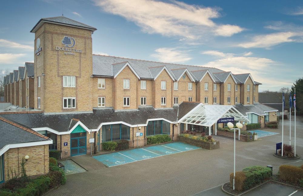 DoubleTree by Hilton London Elstree Exterior
