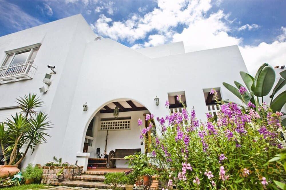 سمايل 58 بد آند بريكفاست