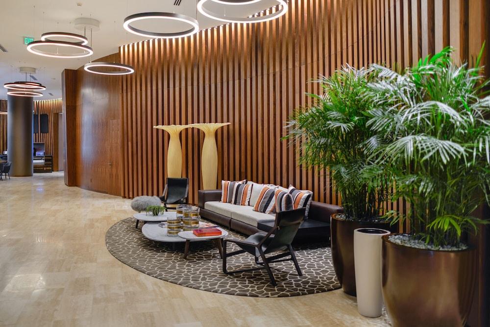 أوشنفرونت لاكشري كوندو، هوليوود منطقة الجلوس في الردهة