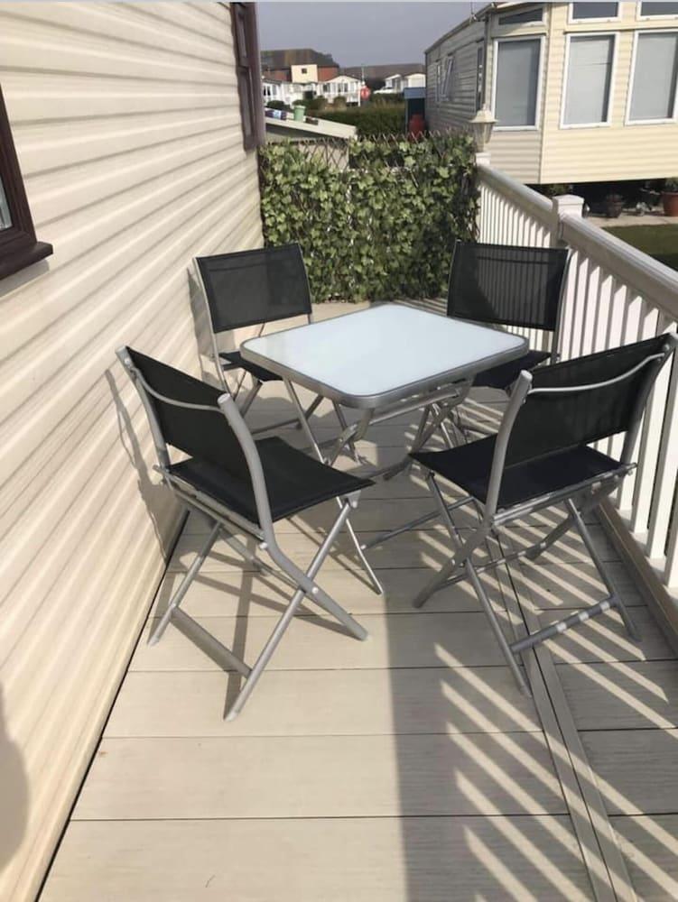 Captivating 2-bed Carvavan in Mablethorpe Property Grounds