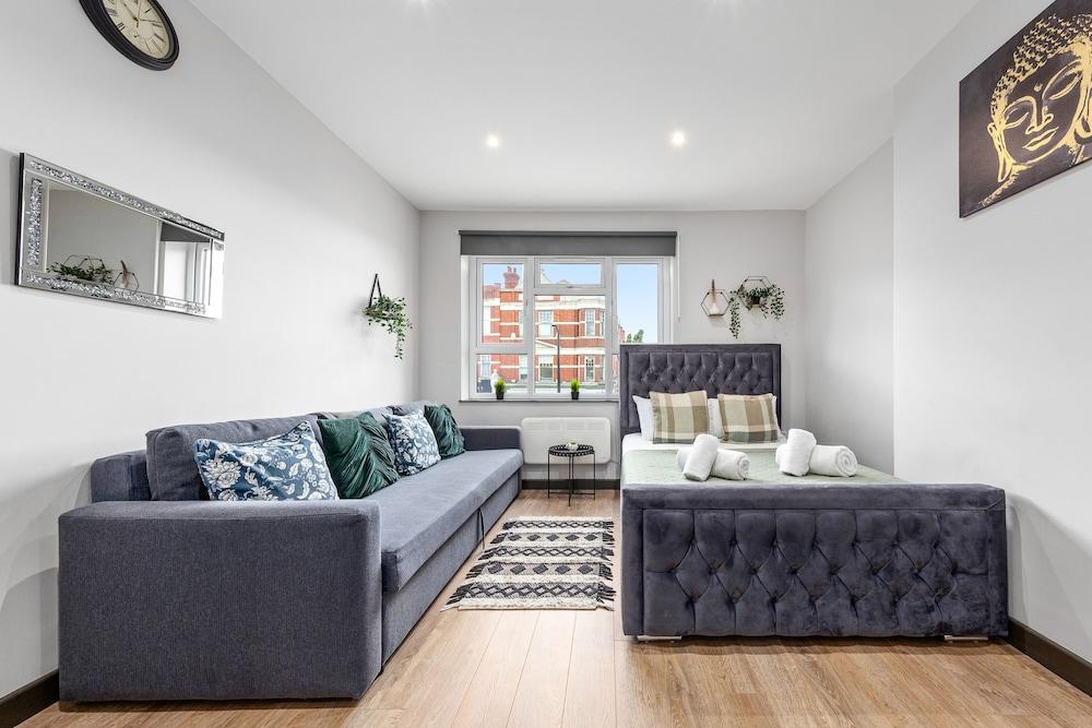 كوزي سيرفيسيد أن-سويت روم سايدينهام لاندنن سي2 6 منطقة المعيشة