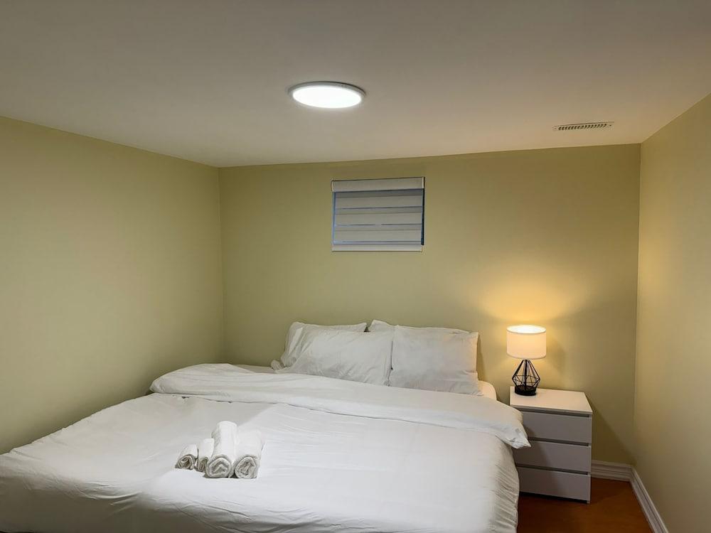 كومفي بازمنت أبارتمنت إن تورونتو غرفة