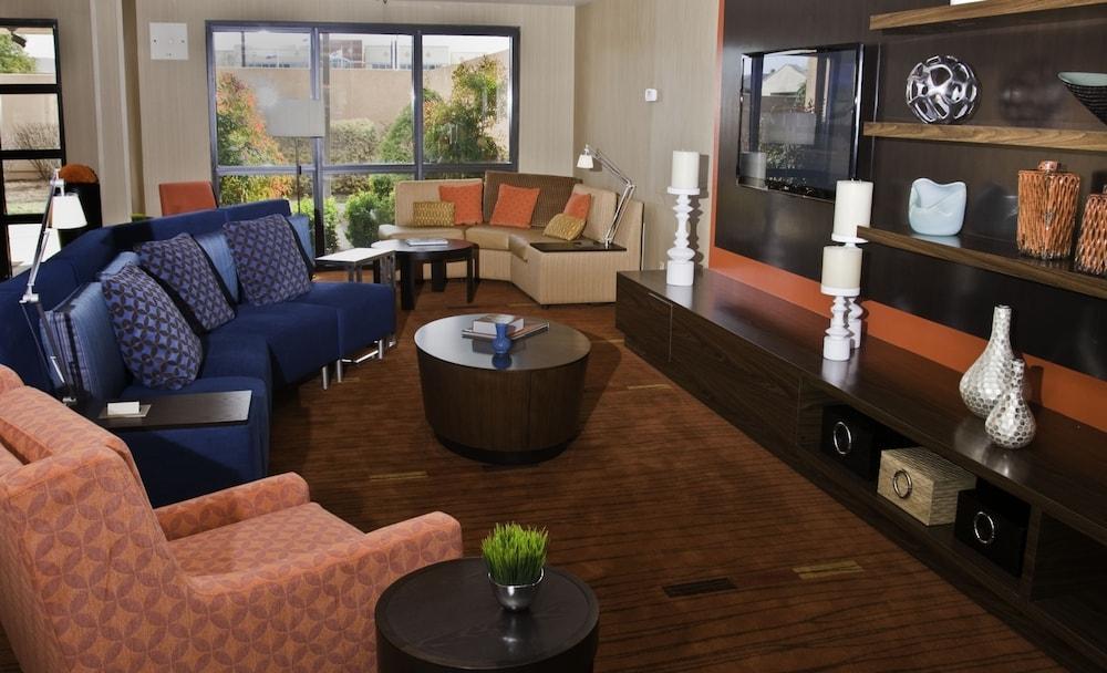 كورت يارد بولينج جرين كونفينشن سنتر تفاصيل الفندق من الداخل