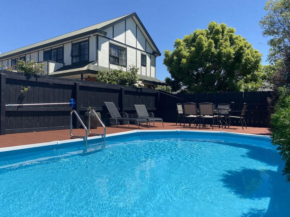 نايتسبريدج كورت موتور لودج