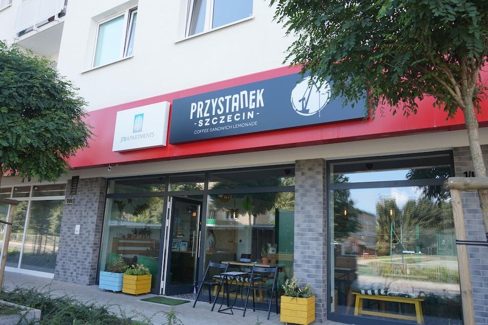 جيه تي بي ناوتيكا أبارت هوتل منطقة الاستقبال