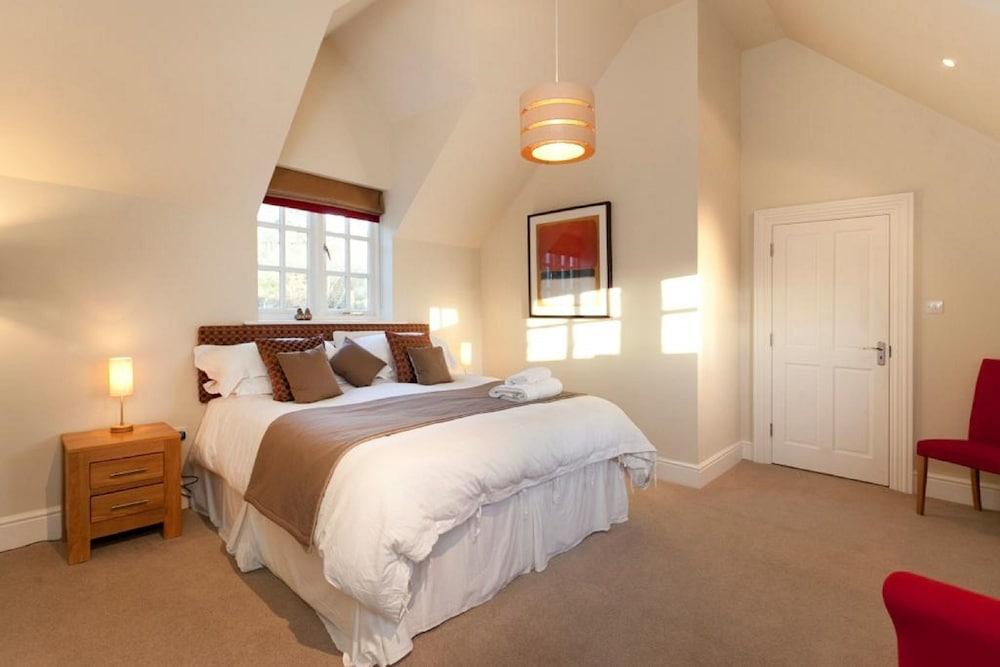 دي بي إس سيرفيسد أبارتمنتس - ذا ديلفين غرفة