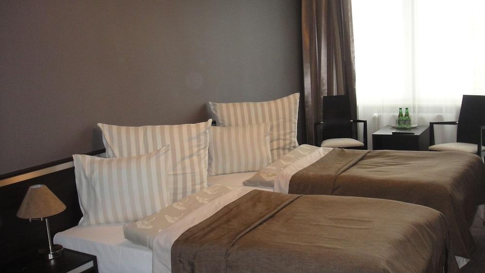 إكار هوتل الصورة الأساسية