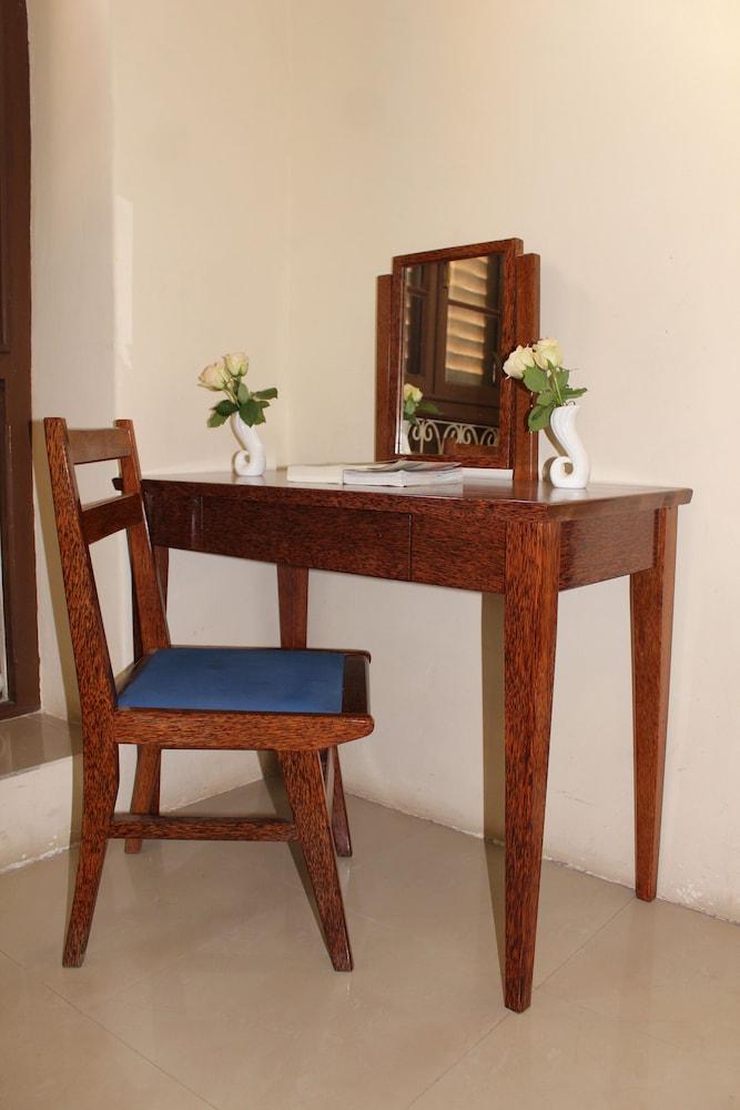 ذي آيلاند تاون هوتل - للبالغين فقط غرفة