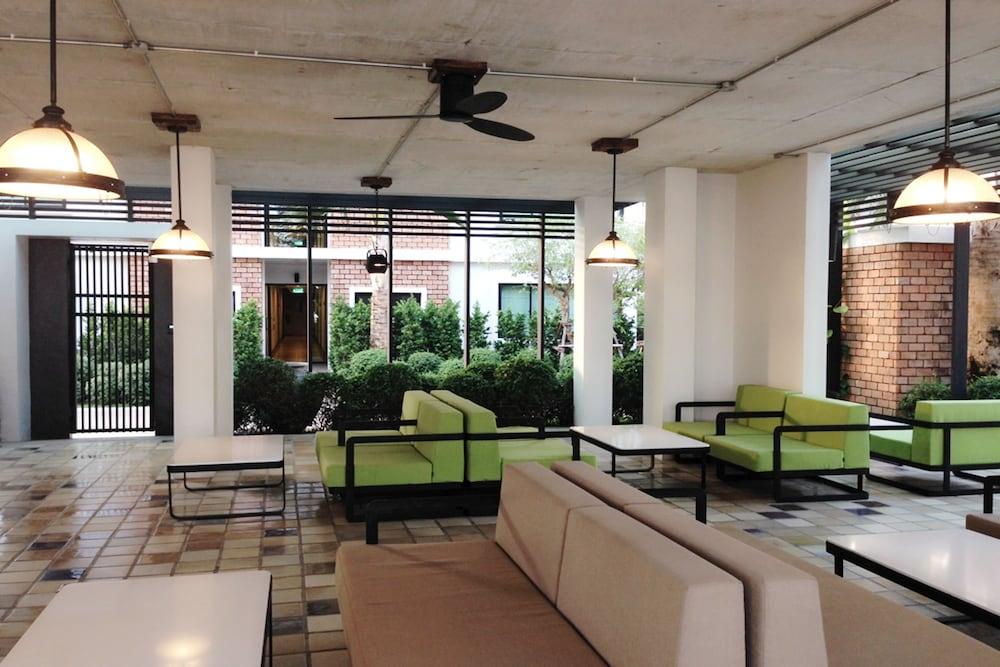 ذا تايتل كيه آر بيتش كوندوتل راواي بوكيت منطقة الجلوس في الردهة