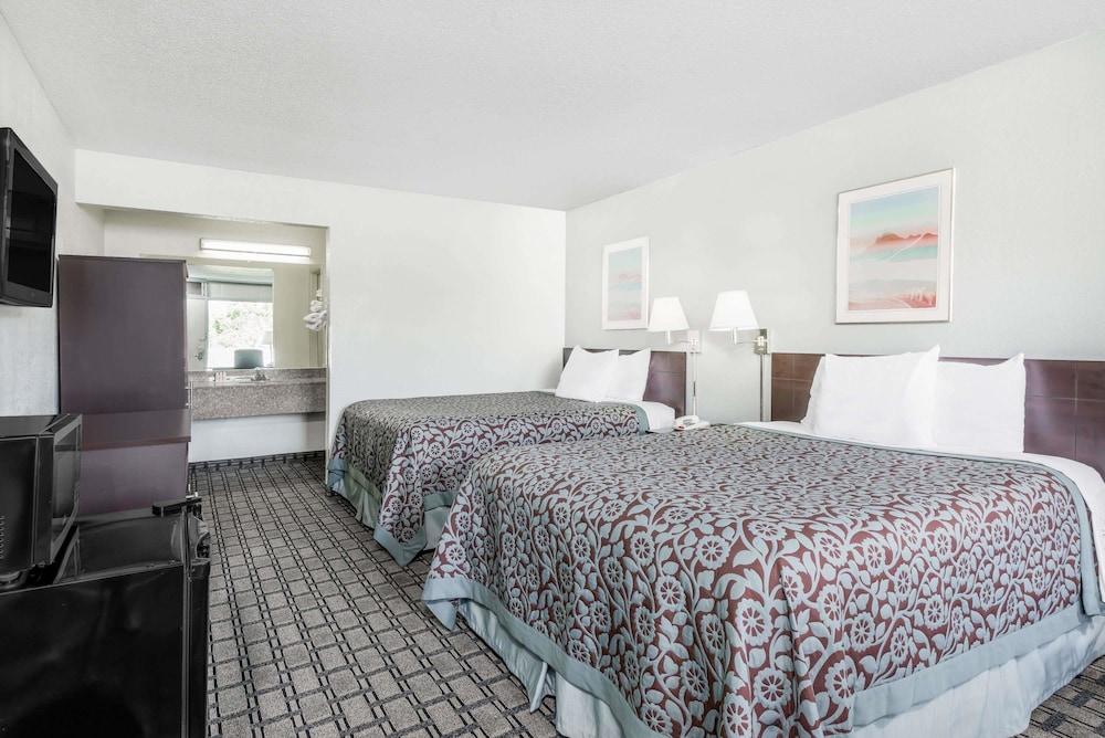 دايز إن باي ويندام ستريت كليرزفيل غرفة