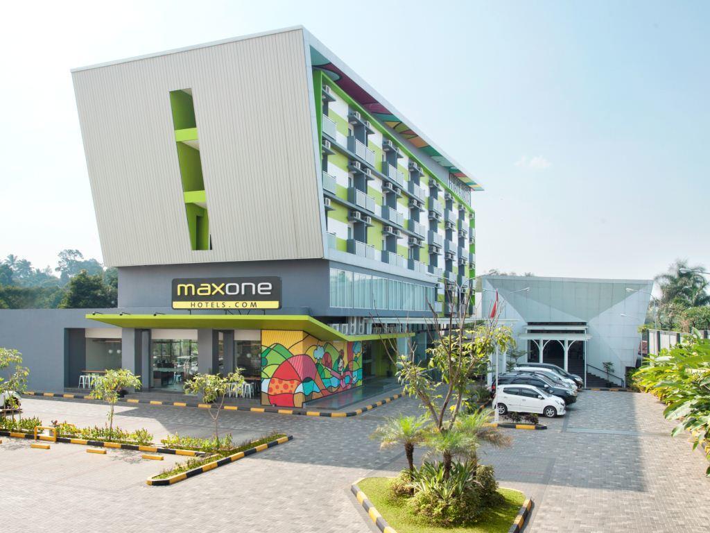 MaxOneHotels.com at Bounty Sukabumi