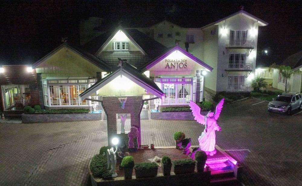 بوزادا دوس أنجوس