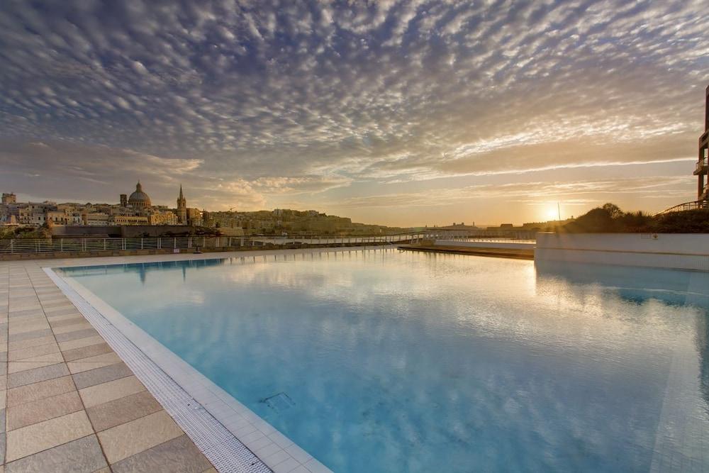 مارفيلوس أبارتمنت إن تيجني بوينت ويذ بول