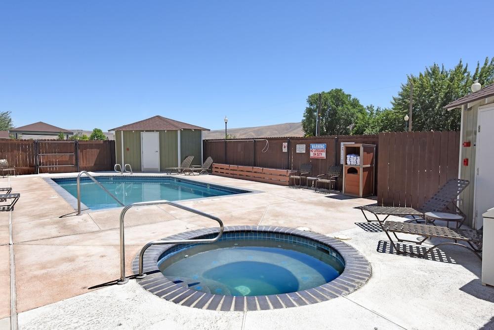 بست ويسترن بلس ذي إن آت هورس هيفين حمام سباحة مكشوف