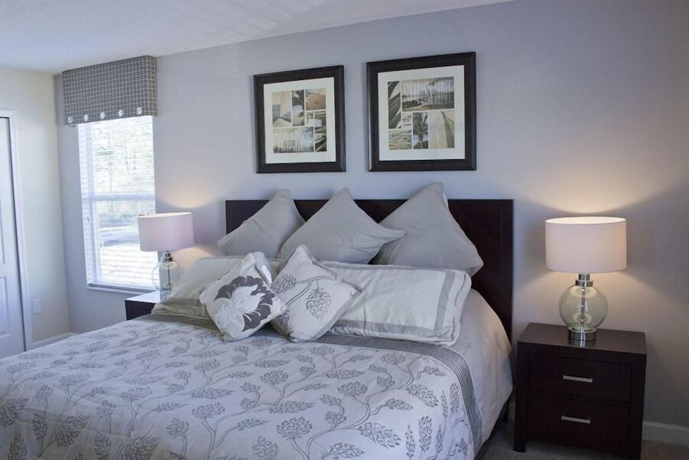 أو في 2668 - بارادايس بالمز- 6 بد رومز 5 باث رومز فيلا