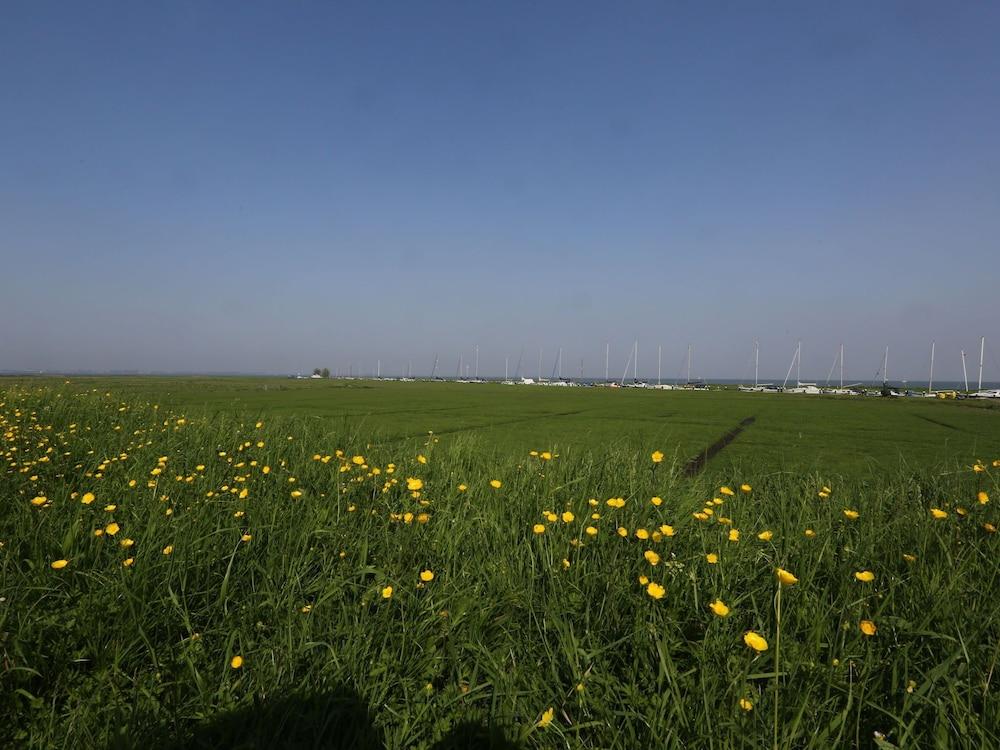 رومانتيك هوليداي هوم دايريكتلي أون ذا ماركرمير ليك ويذ ووترفرونت تيراس المنطقة الخارجية