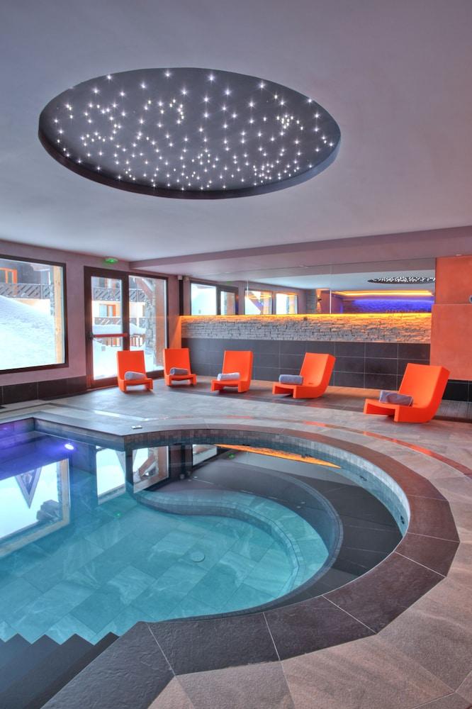 ريزيدونس مونتانا بلين سود حمام سباحة مغطى