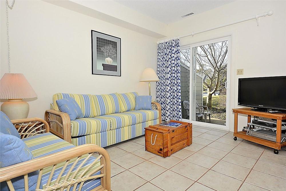 سكاربورو فيليدج 229 كانتري كلوب دا ري يونيت 302 باي لونج آند فوستر غرفة معيشة