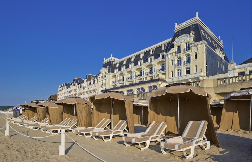 لو جراند هوتل دي كابورج - ٕم جاليري كوليكشن الشاطئ