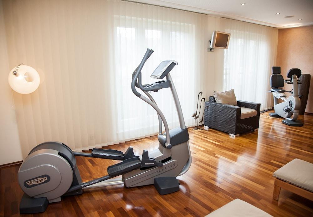 تينسشيرت هوتل ريستورانت بارتيسرفيس مرفق اللياقة البدنية