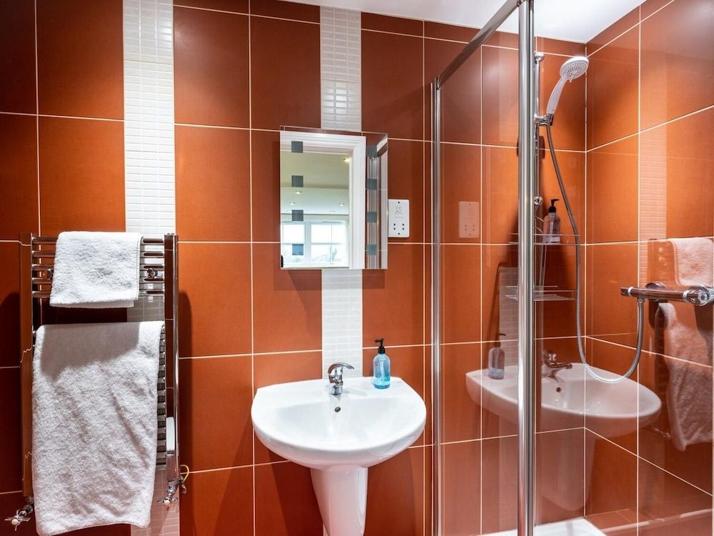 أولد بوستينج هاوس حمام