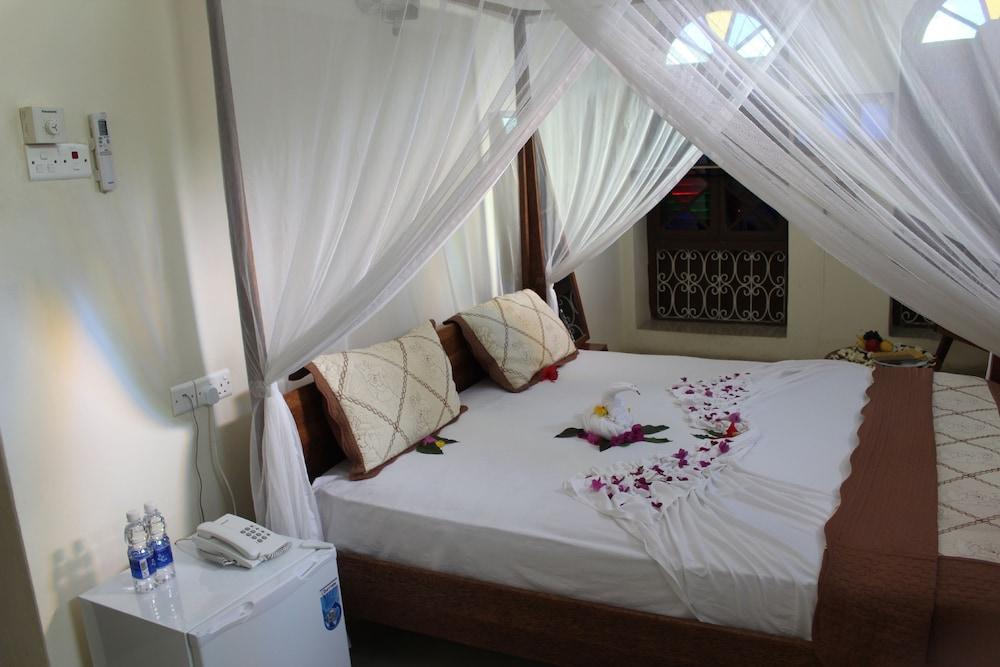 ذي آيلاند تاون هوتل - للبالغين فقط غرفة