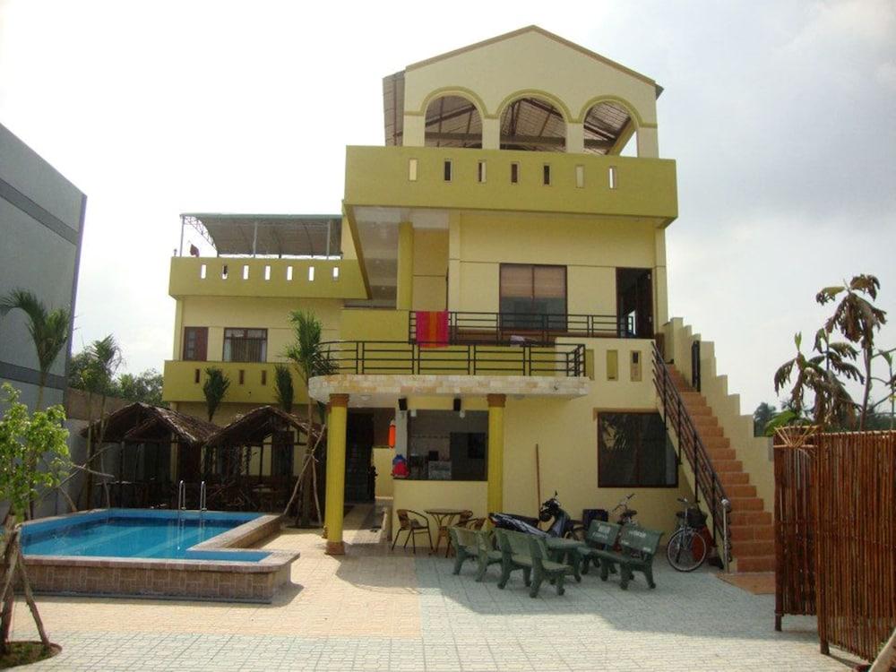 أواسيز هوتل