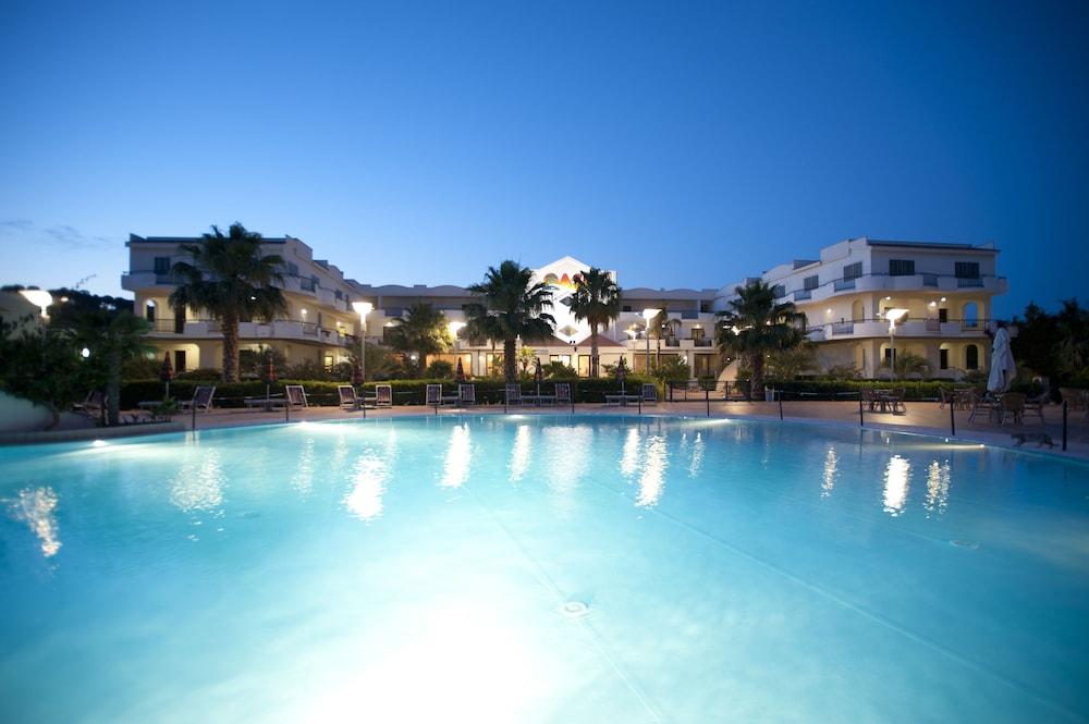 أوسيكلوب هوتل حمام سباحة مكشوف