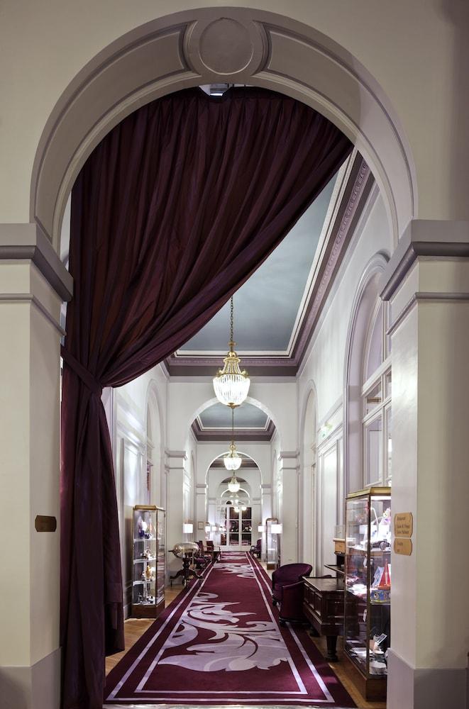 لو جراند هوتل دي كابورج - ٕم جاليري كوليكشن منطقة الانتظار في الردهة