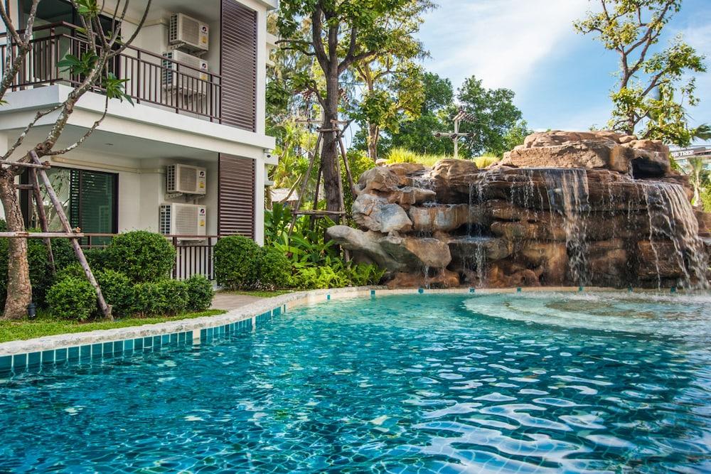 ذا تايتل كيه آر بيتش كوندوتل راواي بوكيت حمام سباحة مكشوف