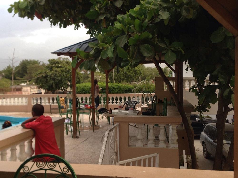 ميليين كونتيننتال حمام سباحة مكشوف