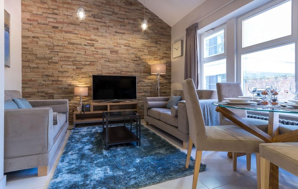 مانسيو سويتس بيسنهول