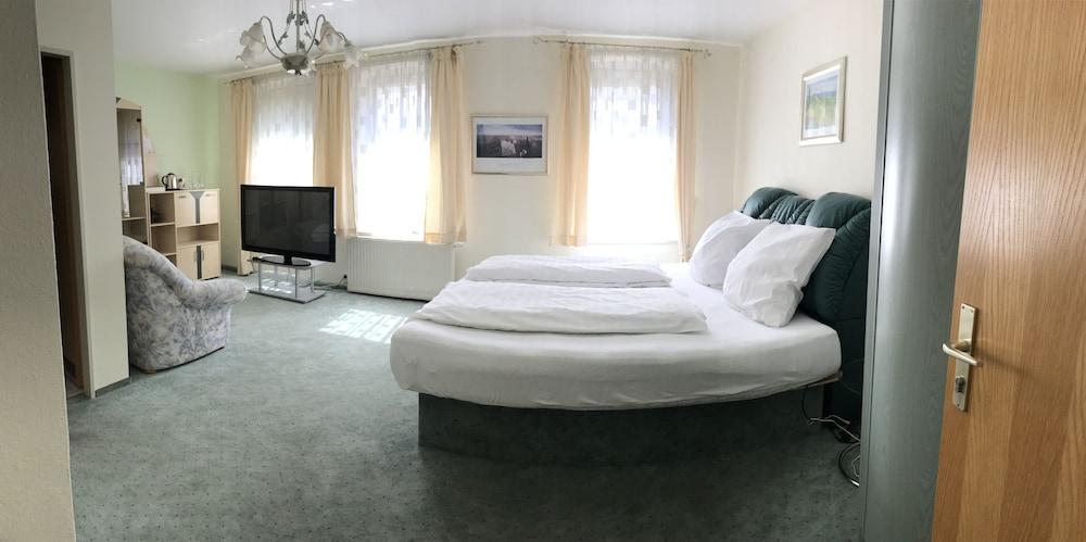 هوتل تيور زونه