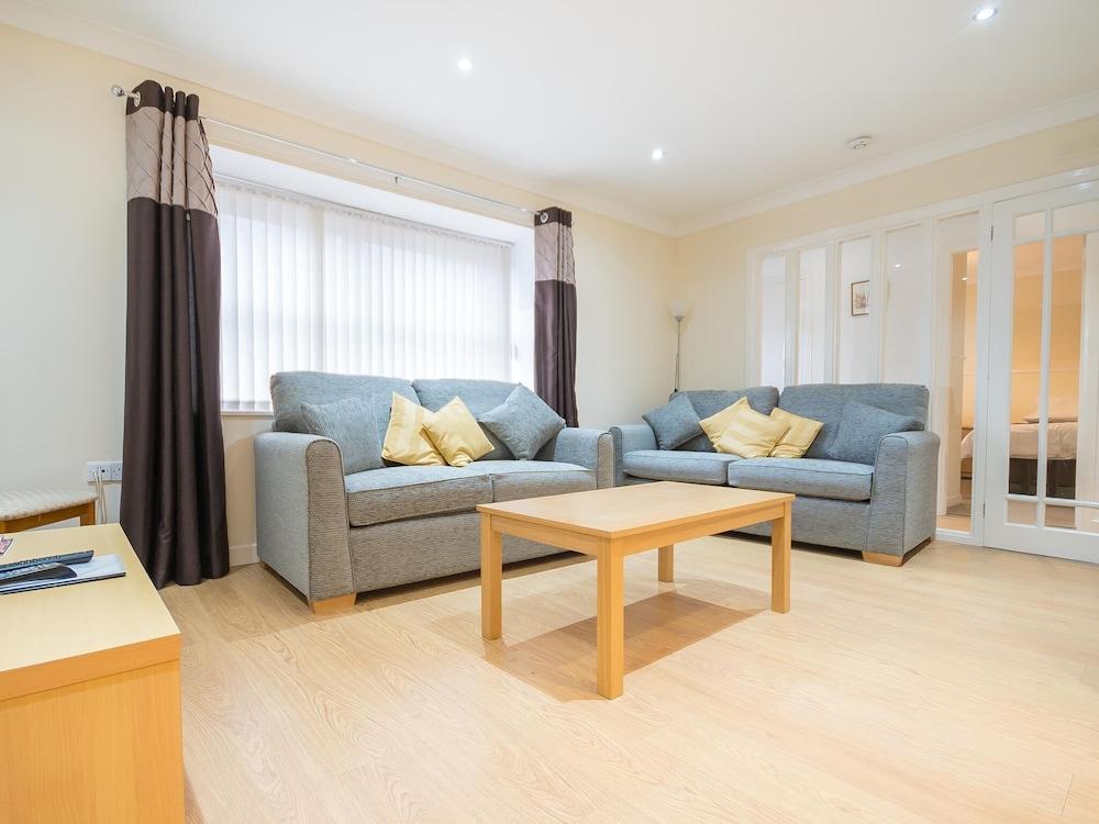 إمبريسيف هوليداي هوم إن أوشتيراردر ويذ جاردن غرفة معيشة