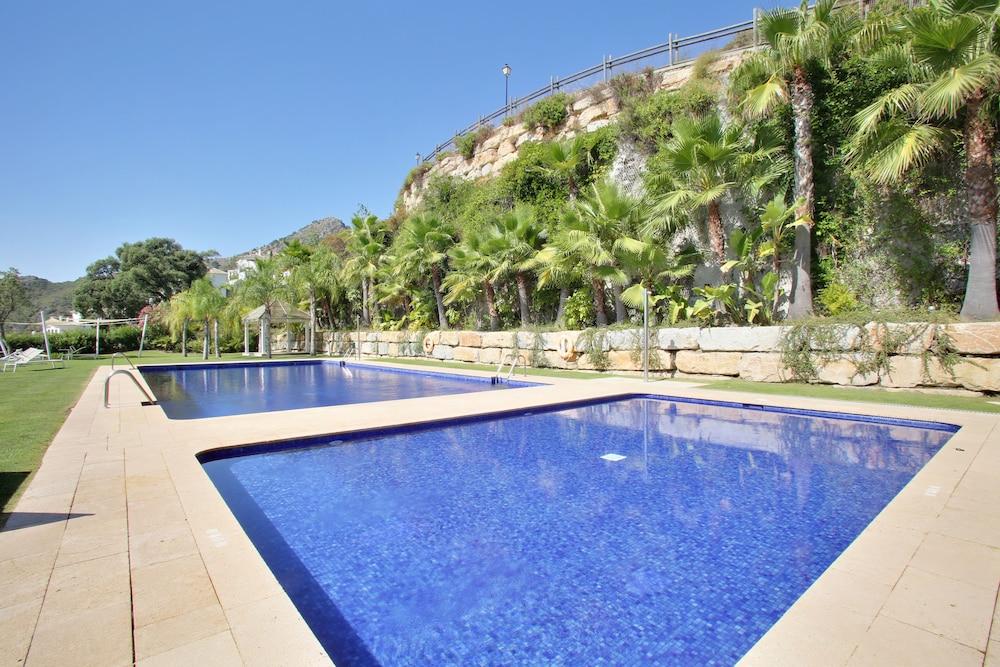 مودرن تو بد روم فيلا ويذ إندور بول آند سبا حمام سباحة مكشوف