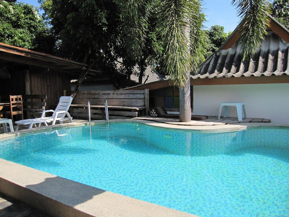 إكس بي إيه أي جيست هاوس حمام سباحة مكشوف