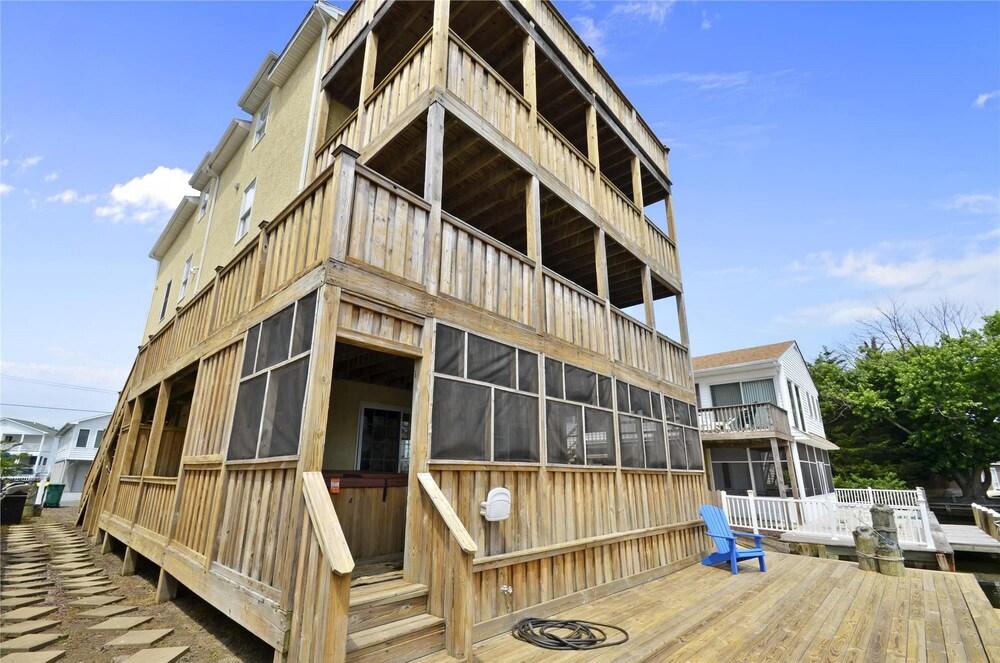 إيه شور ثينج باي لونج آند فوستر