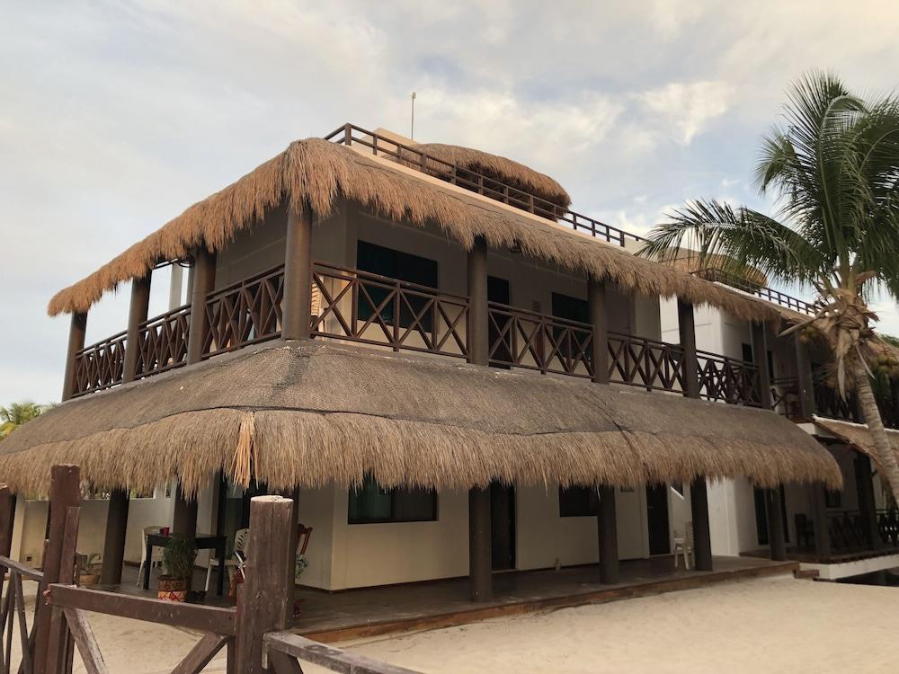 فيلاز أكاماي