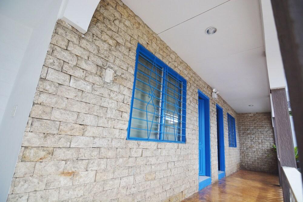 Highway to H Inn - Totolan Exterior