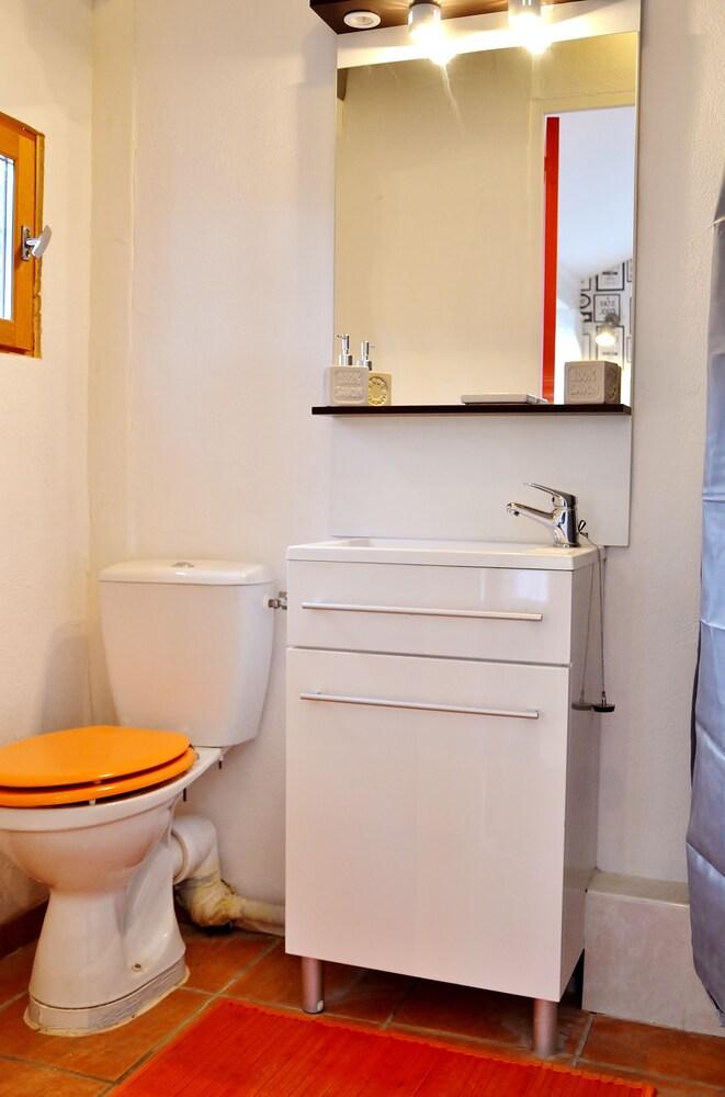 سايت إيه بايسيدجز لوري دي بروفينس حمام